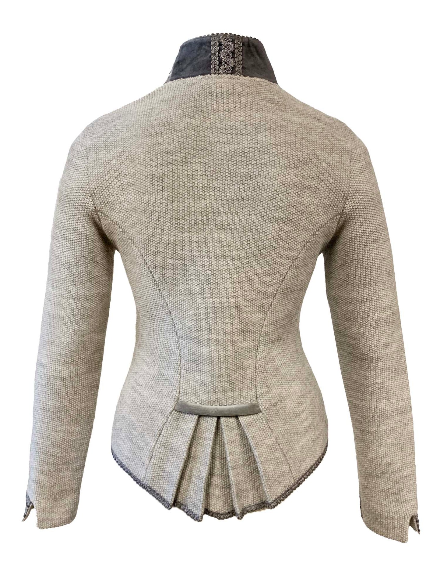 Litzlfelder Strickjacke mit edlem Kragen in silber