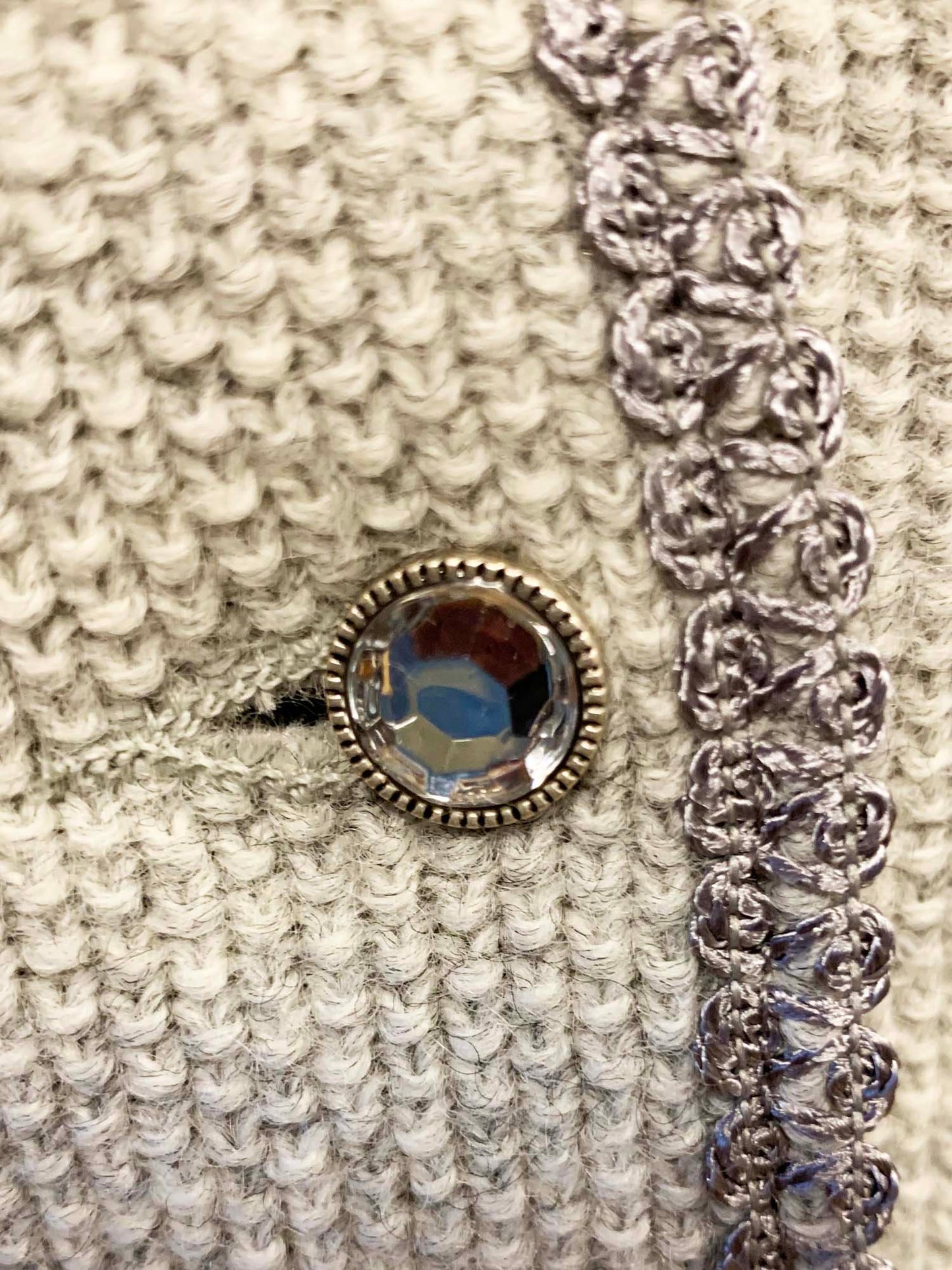 Litzlfelder Strickjacke mit edlem Kragen in silber