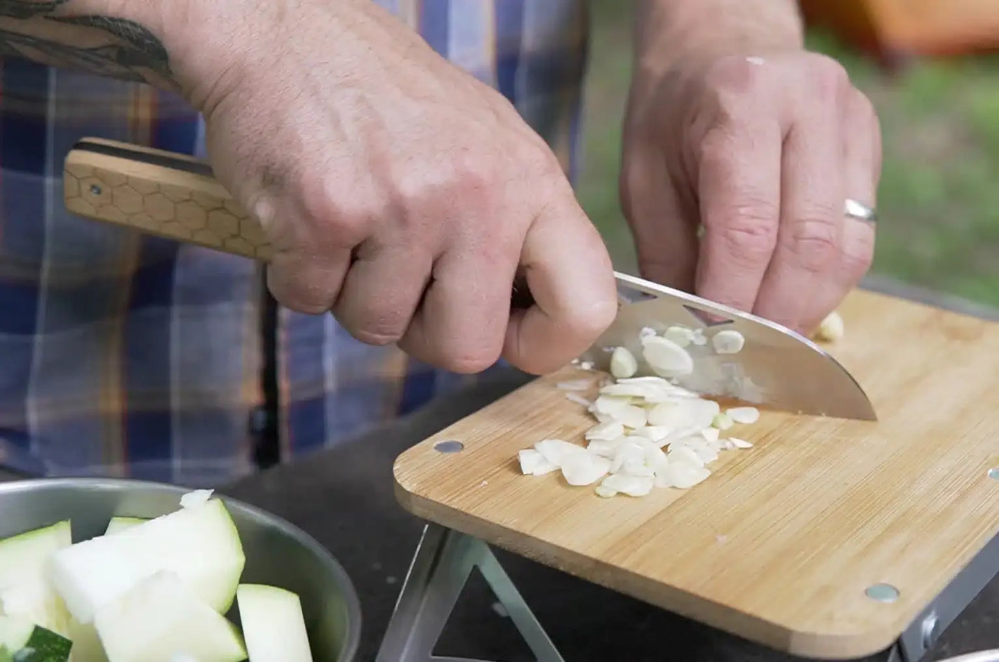 nCamp Premium Santoku-Messer für die Zubereitung von Speisen (9cr18Mov Klinge/Buchengriff) mit Nylon